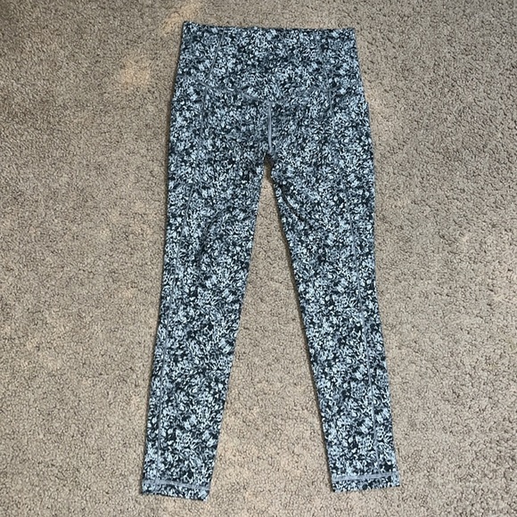 Athleta Salutation Stash Pocket II 7/8 Tight Legging Jacquard Moonflower Black - Picture 7 of 8